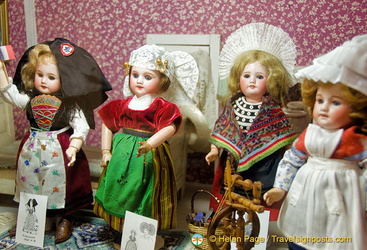 Dolls from different regions of France and their costumes